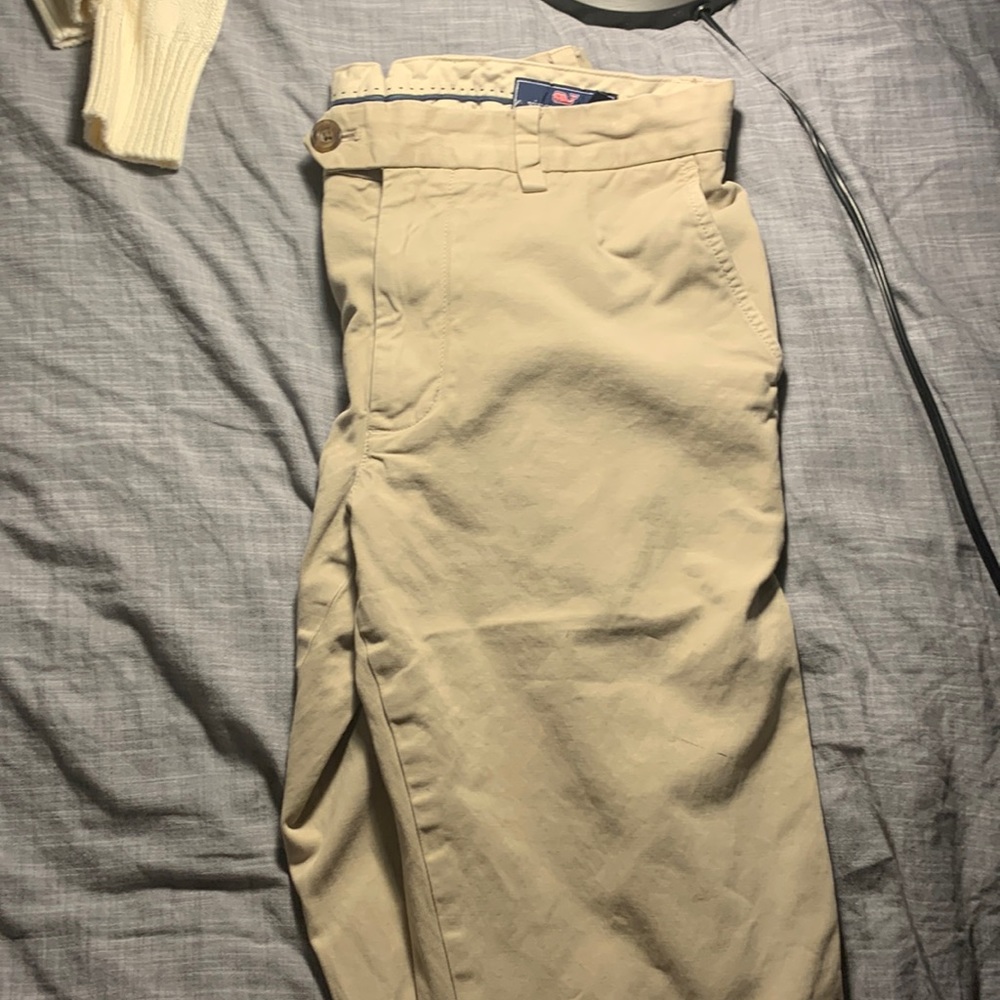 Vineyard vines khaki pants style —> burgee